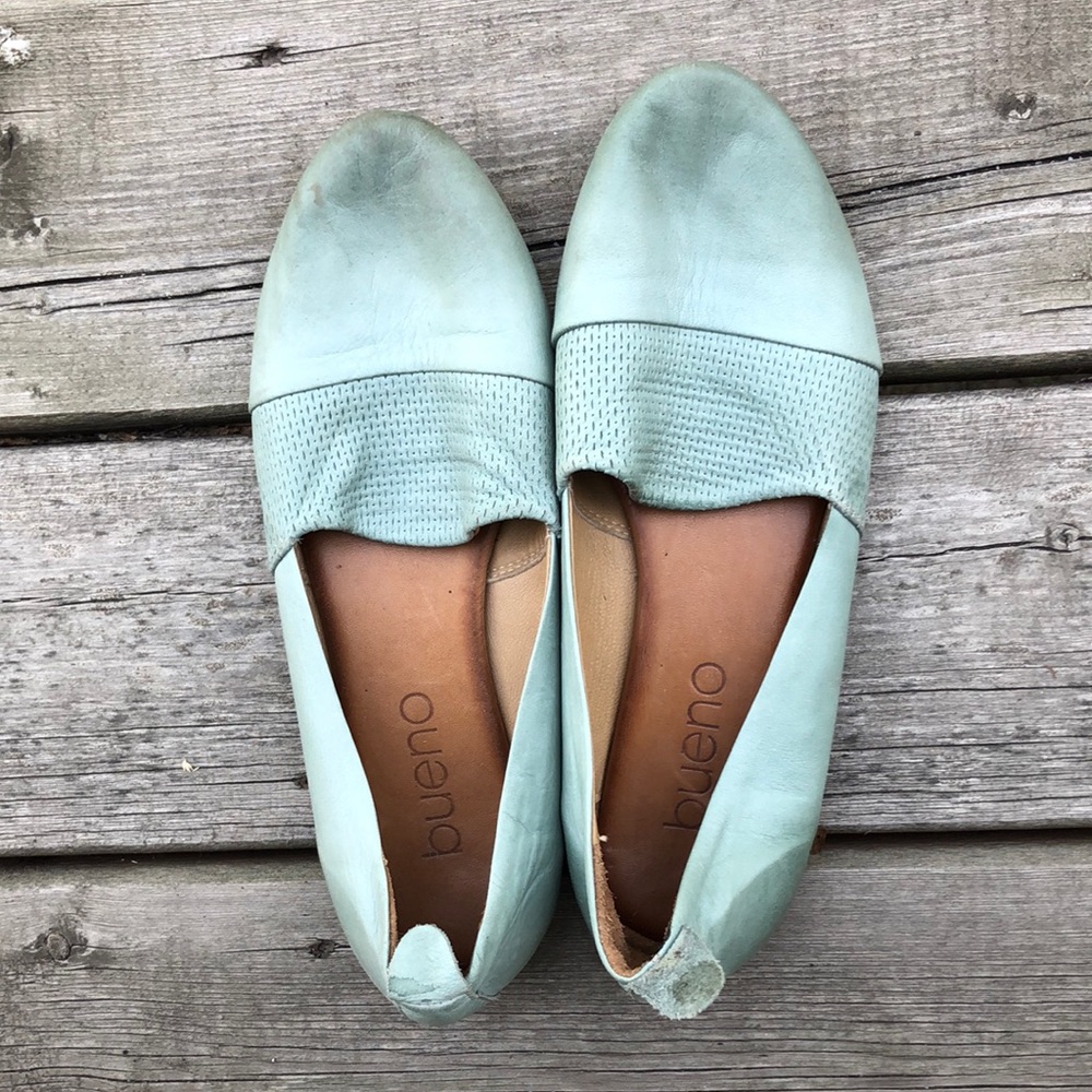 Bueno sage green woman’s flat shoes size 39